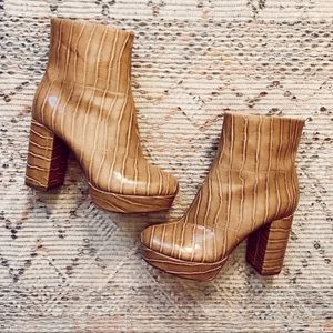 BRAND NEW LULU’S PLATFORM BOOTIES